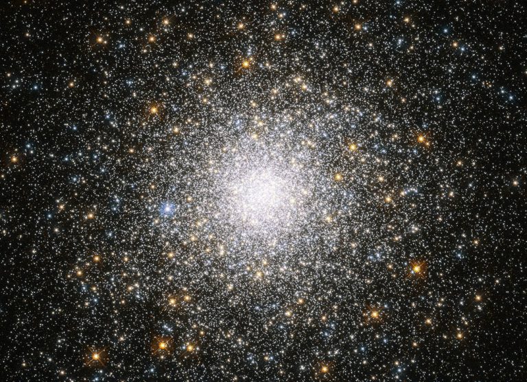 Hubble Snaps a Crowded Cluster