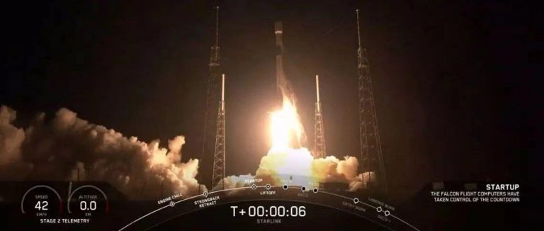 SpaceX成功发射首批60颗星链卫星