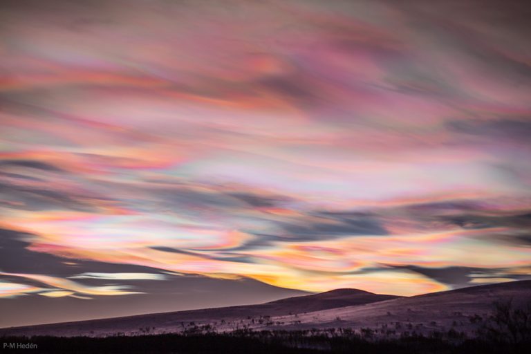 Nacreous 瑞典上空的珍珠云