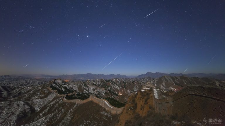 长城上空的象限仪流星雨