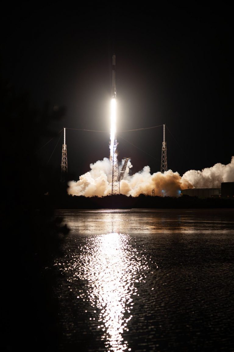 SpaceX的龙飞船发射到空间站