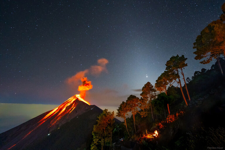 火山上空的大近合