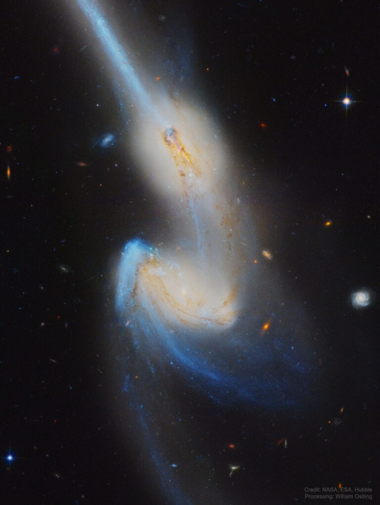 NGC4676: 老鼠星系