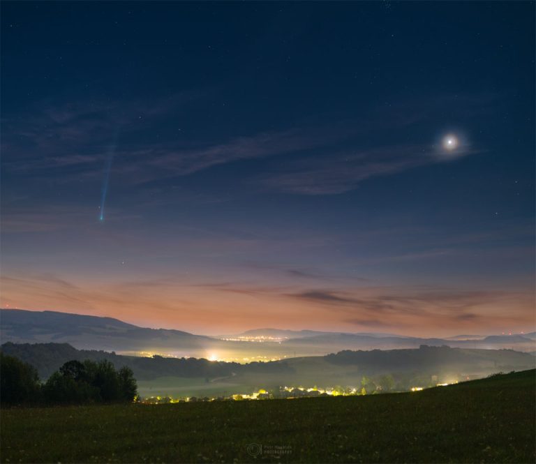 靓丽的西村彗星