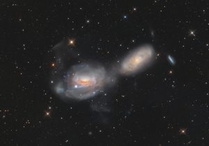 松开之中的NGC 3169 – NASA中文