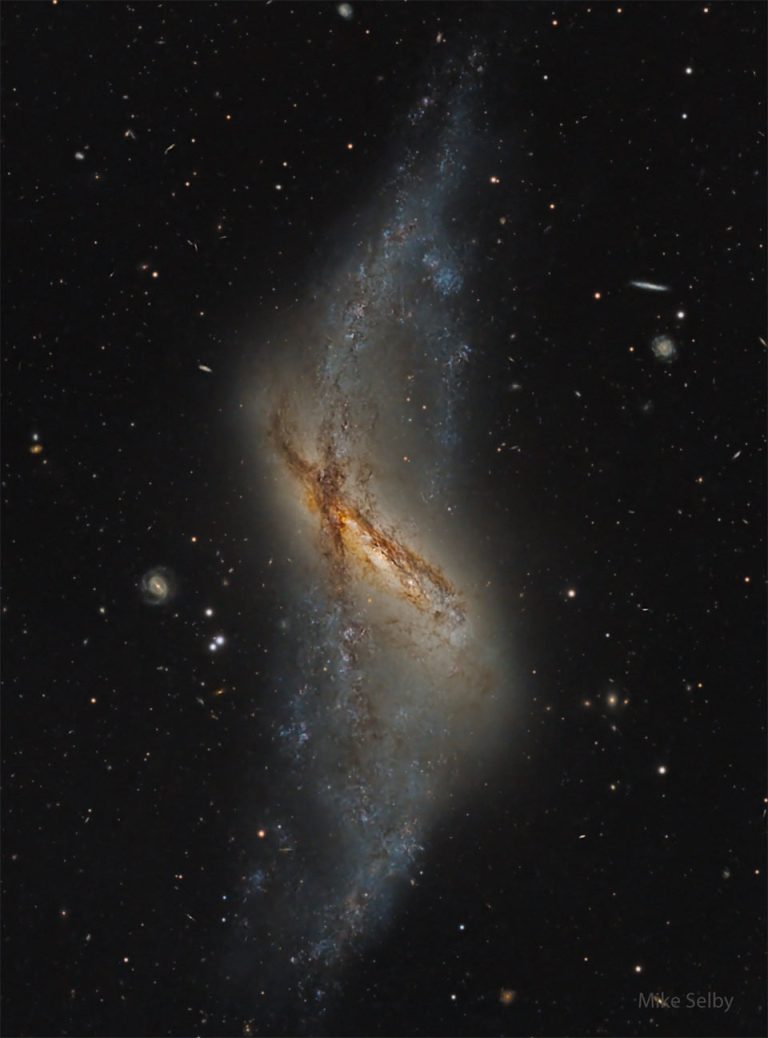 NGC 660: 极环星系